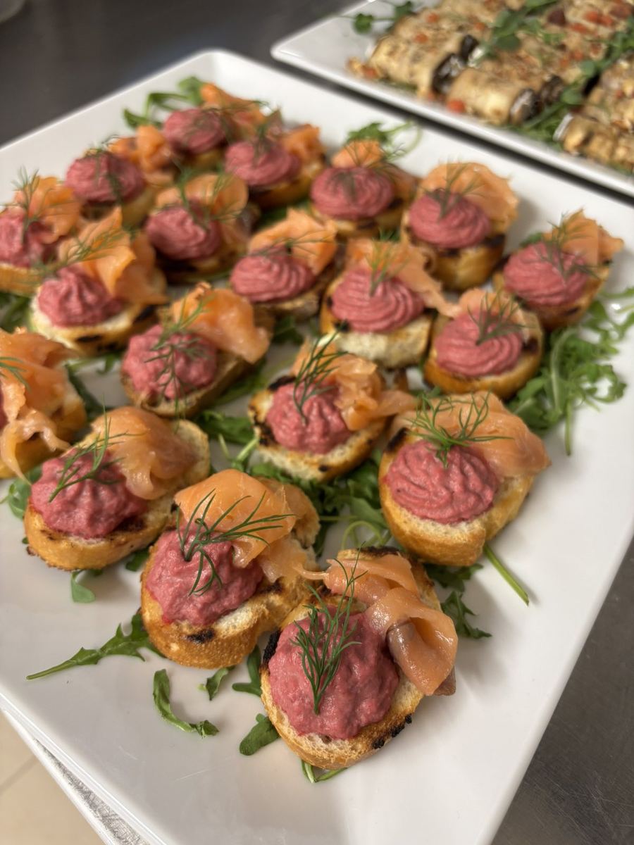 Cream puffs with prosciutto mousse